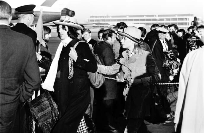 Mick Jagger et Marianne Faithfull arrivent à Sidney (Australie) le 8 juillet 1969 où il doit jouer dans un film.