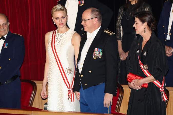 Le prince Albert II de Monaco, la princesse Charlène et la princesse Caroline le 19 novembre 2016.