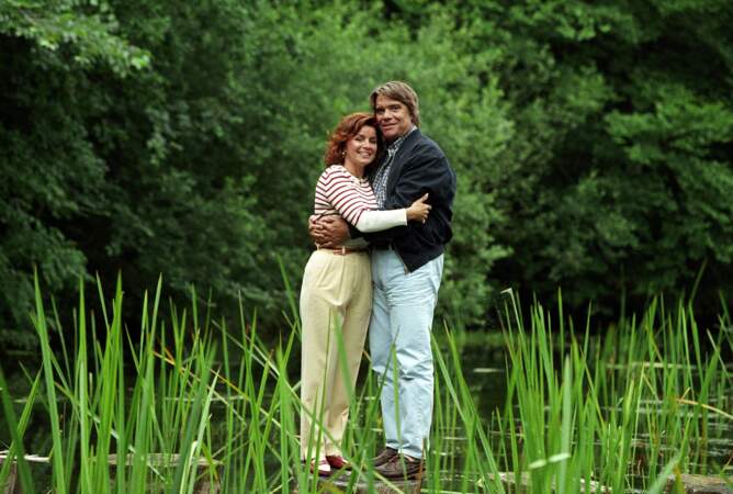 Bernard Tapie avec sa femme Dominique en séance photo à Deauville le 1er juillet 1996.
