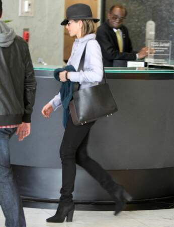 Jennifer Aniston et ses boots à talon carré