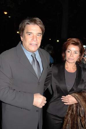 Bernard Tapie et sa femme Dominique, à Paris, en 2004.