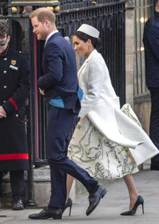 Meghan Markle habillée en Victoria Beckham, avec le prince Harry