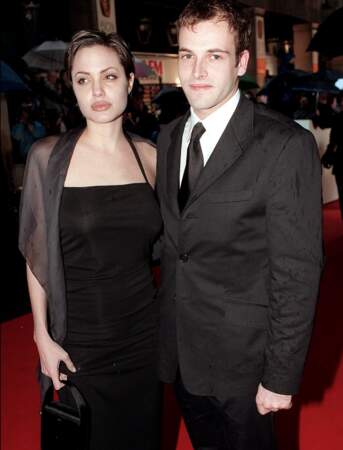 Angelina Jolie en 1995 avec son premier mari l'acteur Jonny Lee Miller.