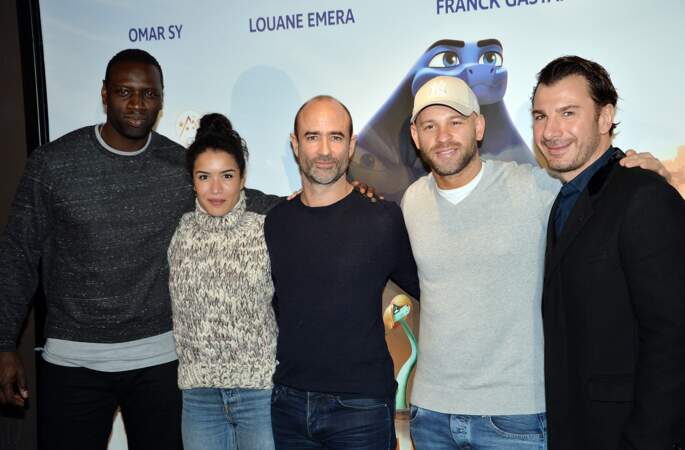 Franck Gastambide, Sabrina Ouazani, Omar Sy, Michael Youn et Pierre Coré pour le film "Sahara" en janvier 2017.