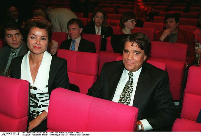 Bernard Tapie et sa femme Dominique au Palais des Congrès à Paris le 10 mars 1996.