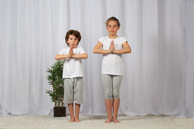 Yoga pour enfant : la position de la montagne