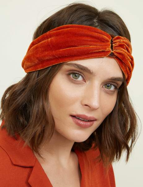 Tendance orange : le headband en velours