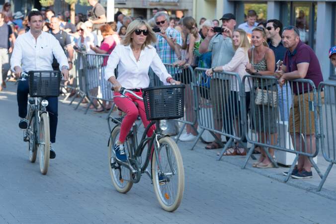 C'est désormais une tradition pour les Touquettois : les Macron se promènent à vélo 