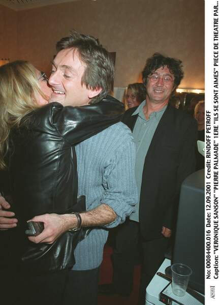 Véronique Sanson et Pierre Palmade à la première de la pièce "Ils se sont aimés" le 12 septembre 2001.