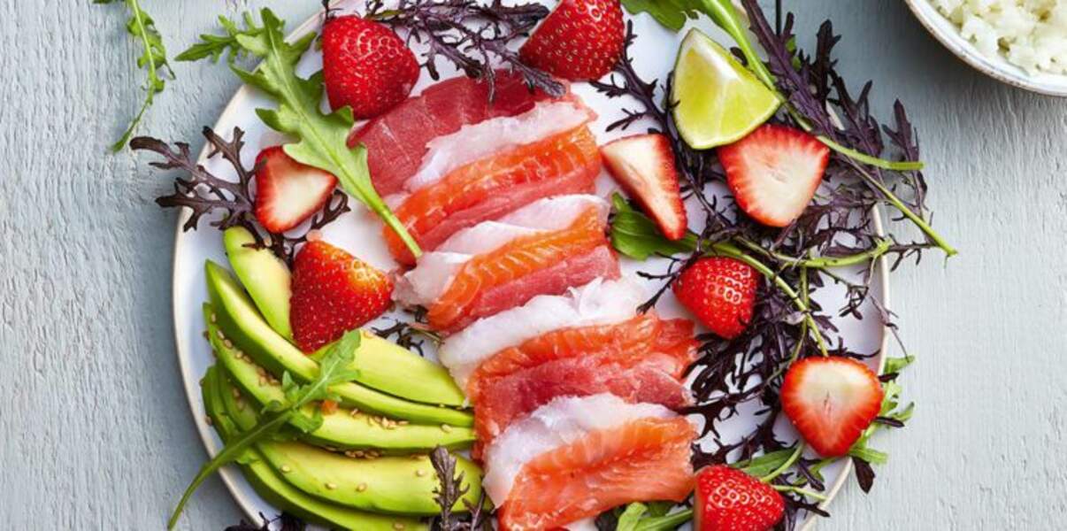 Salade de poissons crus aux fraises
