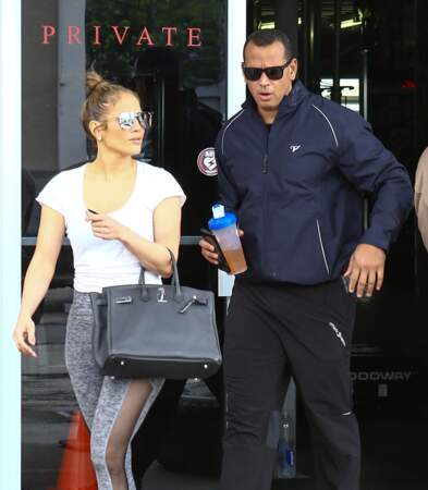Jennifer Lopez et son compagnon Alex Rodriguez se rendent à leur cours de gym à Miami le 20 avril 2017.