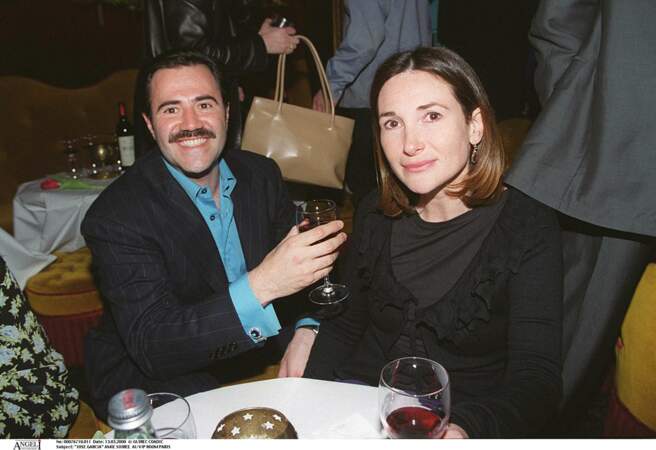 José Garcia et sa femme Isabelle Doval lors d'une soirée au VIP Room à Paris le 13 mars 2000.