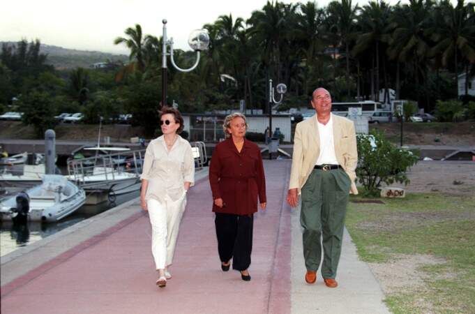 Jacques Chirac, sa femme Bernadette et leur fille Claude sur l'île de la Réunion en août 1997.