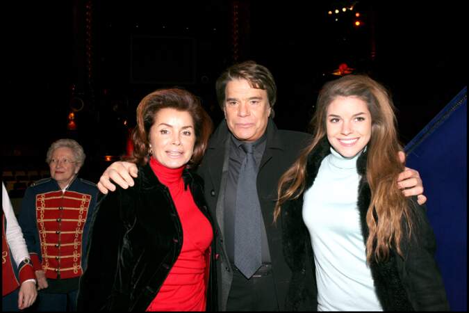 Bernard Tapie, sa femme Dominique et leur fille Sophie au cirque d'hiver à Paris le 18 décembre 2006.
