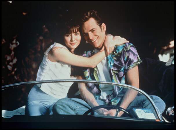 Shannen Doherty et Luke Perry dans la série Beverly Hills en 1990