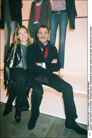 José Garcia et sa femme Isabelle Doval à la soirée d'ouverture du magasin Zadig et Voltaire le 11 décembre 2003.