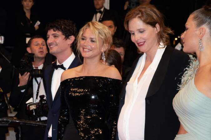 Niels Schneider, Virginie Efira, Justine Triet (enceinte), Adèle Exarchopoulos à Cannes, le 24 mai 2019.