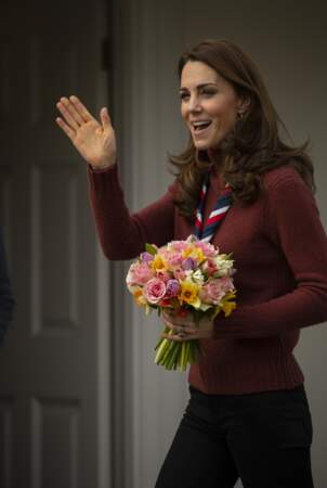 Kate Middleton adopte un look décontracté casual chic