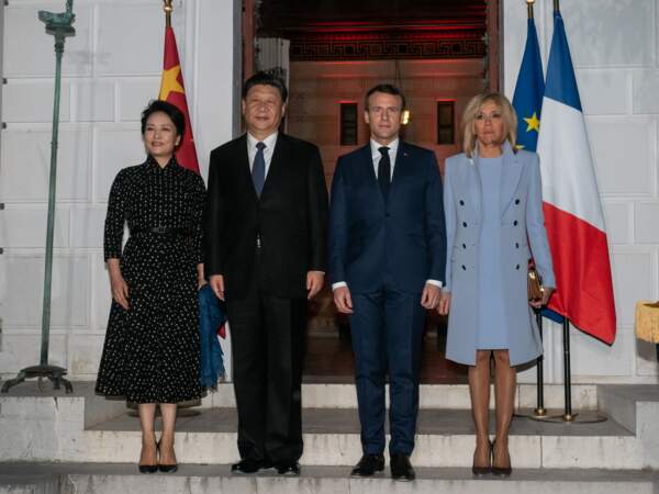 Brigitte Macron porte une couleur très symbolique pour recevoir le président chinois