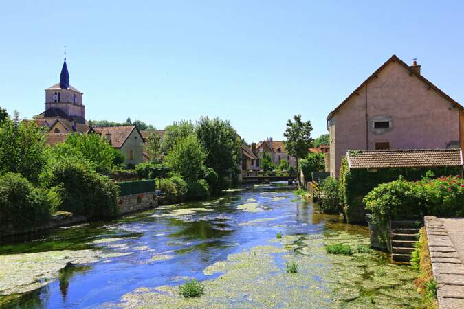 Bèze, village médiéval construit autour d'une source vauclusienne