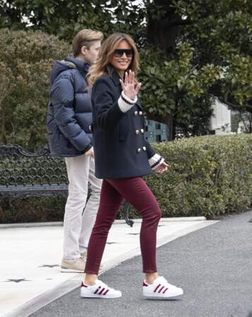 Melania Trump en baskets : son look décontracté en sneakers et jean skinny