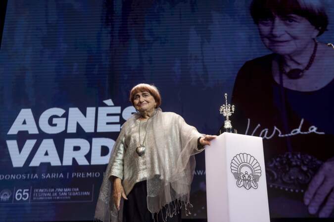 Agnès Varda reçoit le prix Donostia lors du 65ème Festival du Film de San Sebastian, le 24 septembre 2017.
