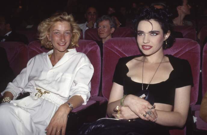 Béatrice Dalle et la réalisatrice Claire Devers au festival de Cannes en mai 1989.