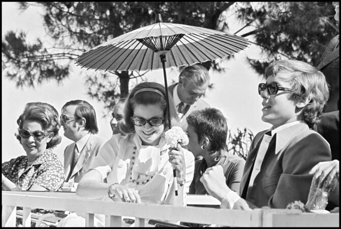 Le prince Albert avec ses lunettes de soleil, à Monaco en 1973