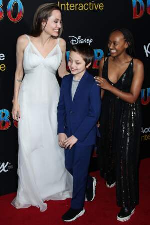Angelina Jolie avec Knox Léon (10 ans) et Zahara (14 ans) à l'avant-première de Dumbo le 11 mars 2019