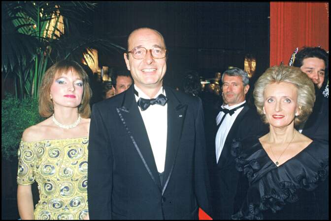 Jacques Chirac, sa femme Bernadette et leur fille Claude lors d'une soirée de lutte contre le Sida en novembre 1985