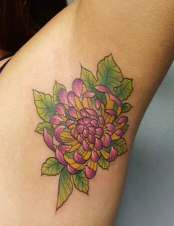 Armpit tattoo : la fleur exotique