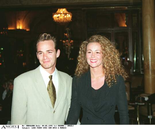 Luke Perry et son ancienne épouse Rachel Minnie Sharp à la cérémonie des World Music Awards (1995)