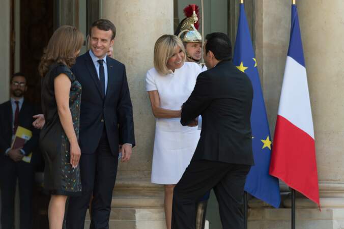 Emmanuel et Brigitte Macron accueillent le président du Guatemala et son épouse