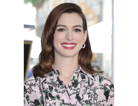 Les ondulations glamour à la Anne Hathaway