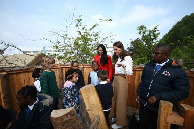 Kate Middleton en jupe-culotte et baskets blanches, elle change radicalement de look
