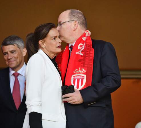 Le prince Albert II de Monaco et sa soeur Stéphanie assistent au match Monaco/Saint-Etienne le 12 mai 2018.