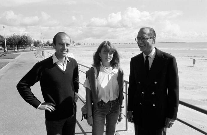 Jacques Chirac, sa fille Claude et Alain Juppé lors des journées parlementaires du RPR le 26 août 1981 à la Baule.