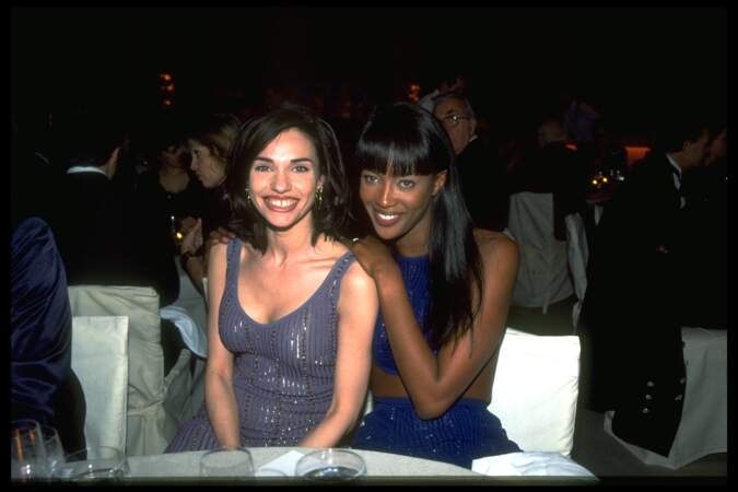 Béatrice Dalle et Naomi Campbell lors d'une soirée pour les cent ans du monogramme Vuitton en 1996.