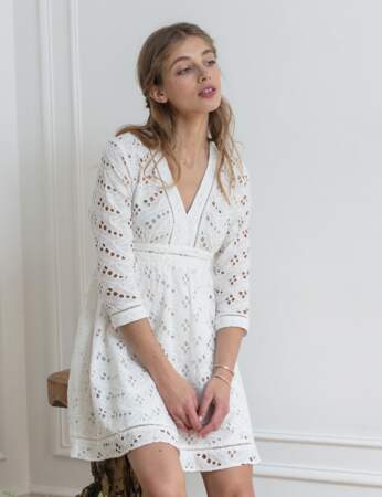 Robe blanche : broderie anglaise