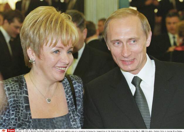 En 2000, l'année de ses 50 ans, Vladimir Poutine au bras de sa femme