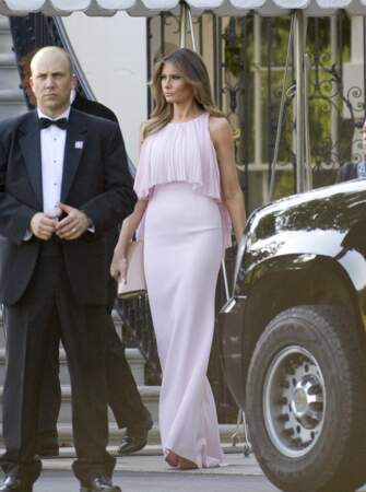 Melania Trump, sublime en robe rose au mariage du Secré­taire du Trésor