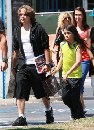Prince et Blanket Jackson font du shopping avec des amis a Topanga Hills, le 18 juin 2013.