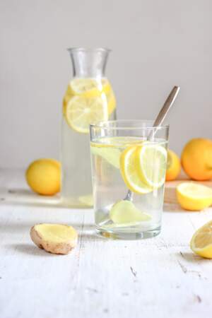 Adopter l'eau citronnée, une boisson détox
