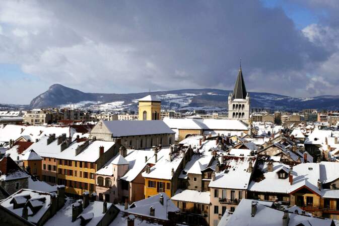 Toits d'Annecy sous la neige