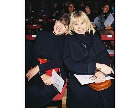 En 1995, elle assiste à un défilé de mode avec Anne-Marie Perrier