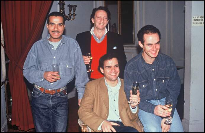 Les Inconnus et leur producteur Paul Lederman dans leur loge en 1991.