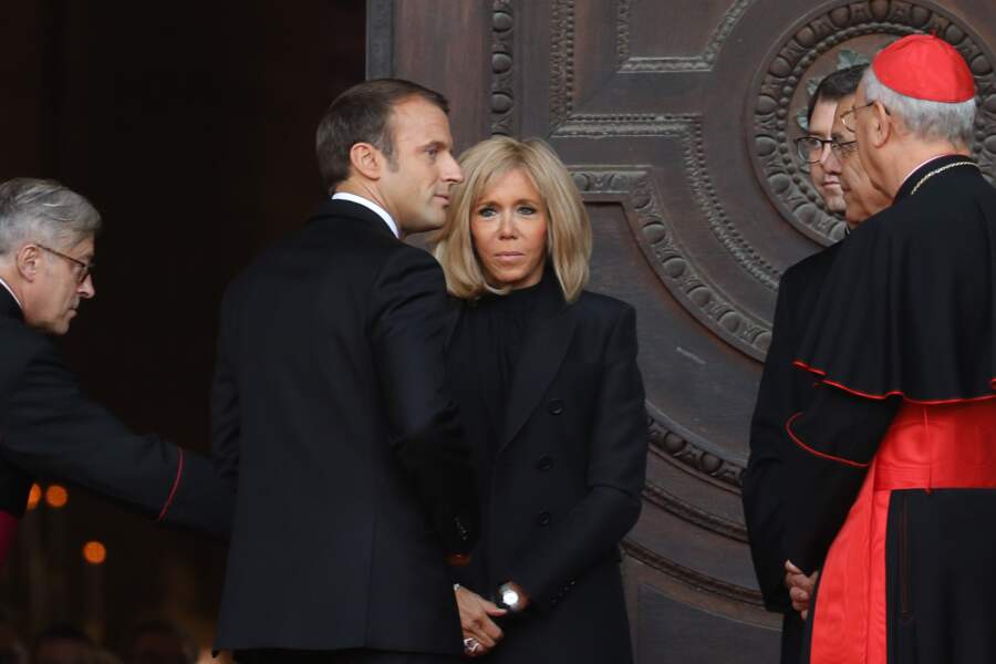 Emmanuel et Brigitte Macron arrivant en l'église Saint-Sulpice pour l'hommage solennel de Jacques Chirac.
