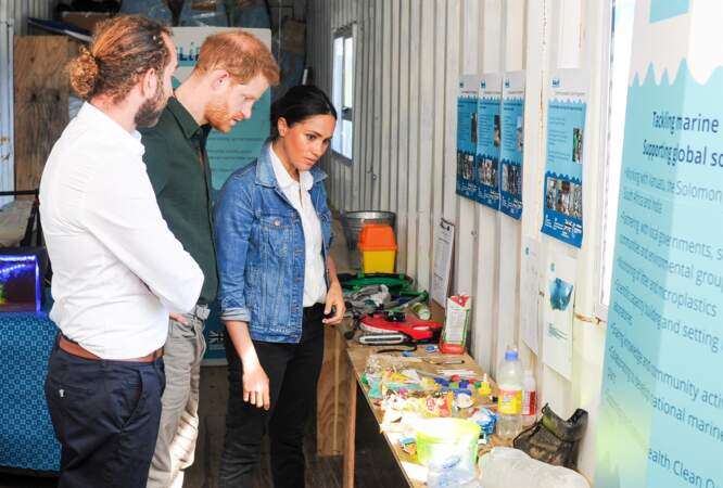 Meghan Markle et le prince Harry ont rencontré les membres de l'ONG "Waves for Change" 