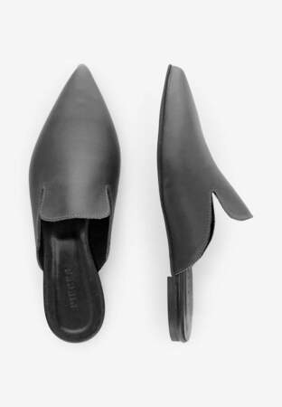 Tendance chaussures plates : mules en cuir lisse 