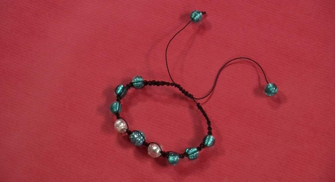 Un bracelet Shamballa turquoise pour l’été
